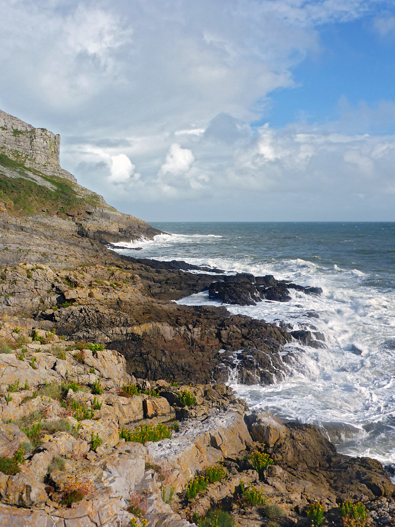 West of Pwll-du Head