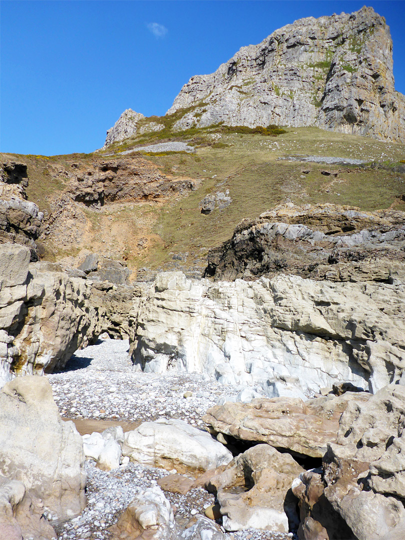 Rocks below Pwll-du Head